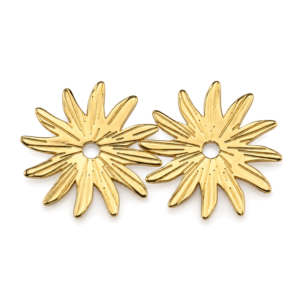 Pendientes Flor Calada con Pétalos en Relieve Dorado