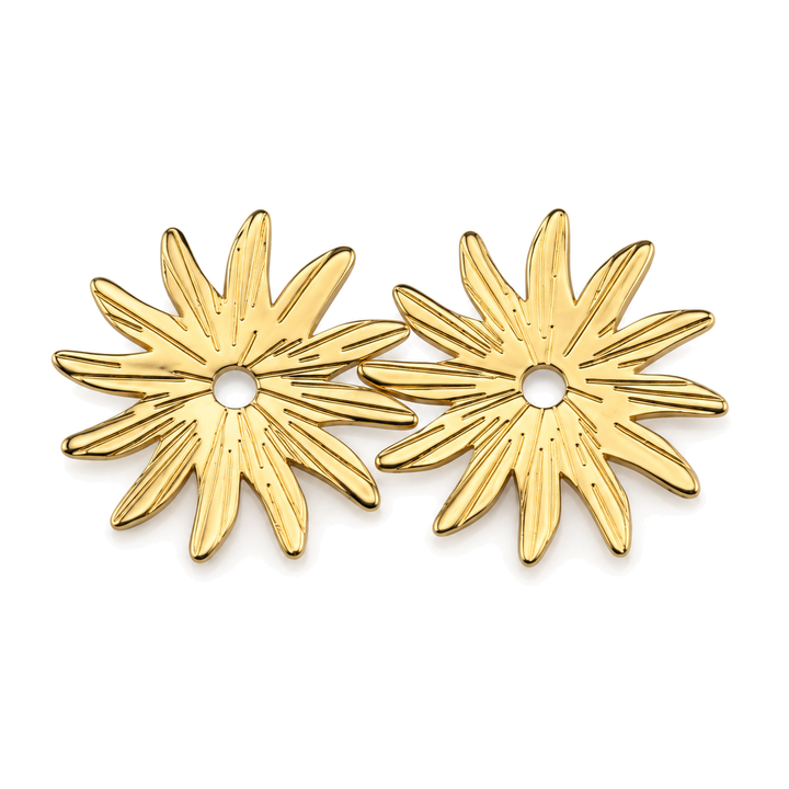 Pendientes Flor Calada con Pétalos en Relieve Dorado