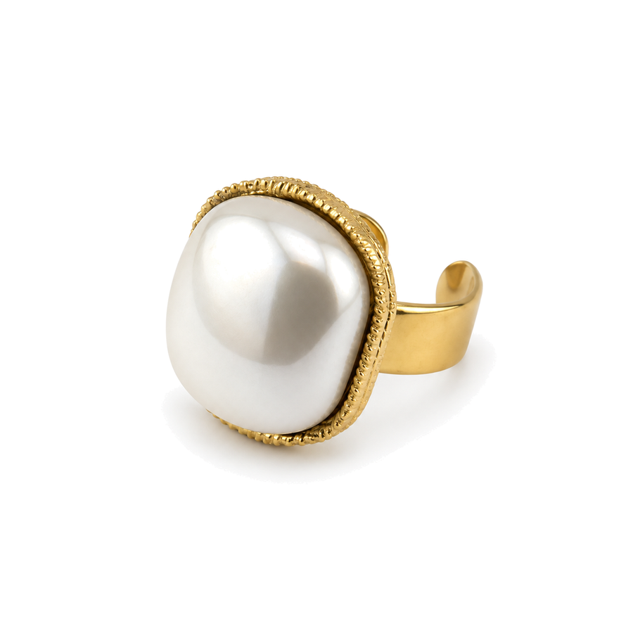 Anillo Cuadrado Nacarado con Borde Labrado Dorado
