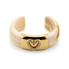 Brazalete Abierto con Corazón de Cristales Dorado